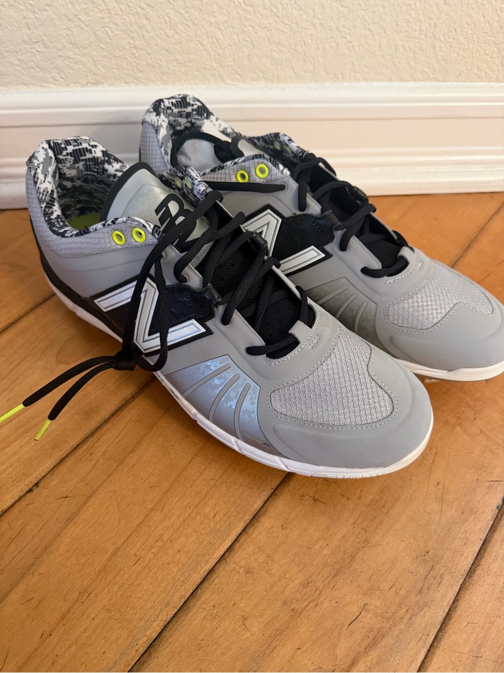 New Balance Men’s Grey and Black Golf ⛳️ Sneakers with Neon Yellow Accents